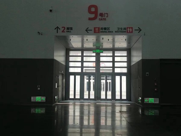 智能疏散指示系統(tǒng)如何實(shí)時(shí)感知火災(zāi)并作出反應(yīng)？