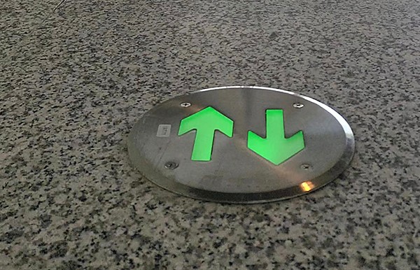 智能疏散系統是否具備環境適應性？